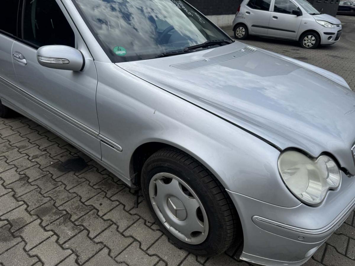 Mercedes C Klasse 203 original Kotfl&uuml;gel vorn rechts 775 Iridiumsilbermetallic Bj.2006